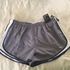 Nike Dry Standard Fit Shorts in woman’s 1X